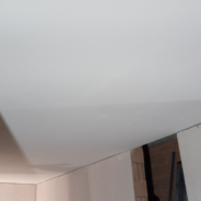 Abgehängte Decke ausgemalt