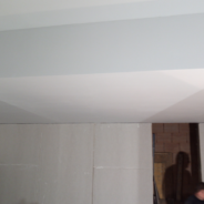 Abgehängte Decke ausgemalt