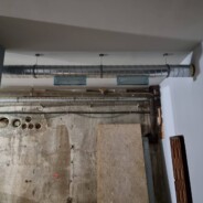 Zuluft Theke, dahinter Ablauft Sanitär